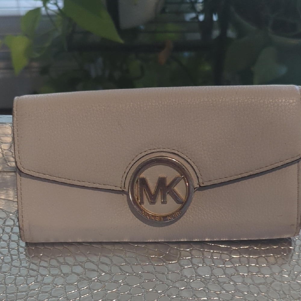 Michael Kors Off White Leather Wallet